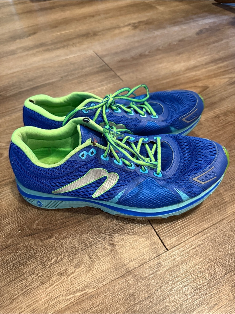 Newton Gravity V blue/green women’s running shoe. Size 11